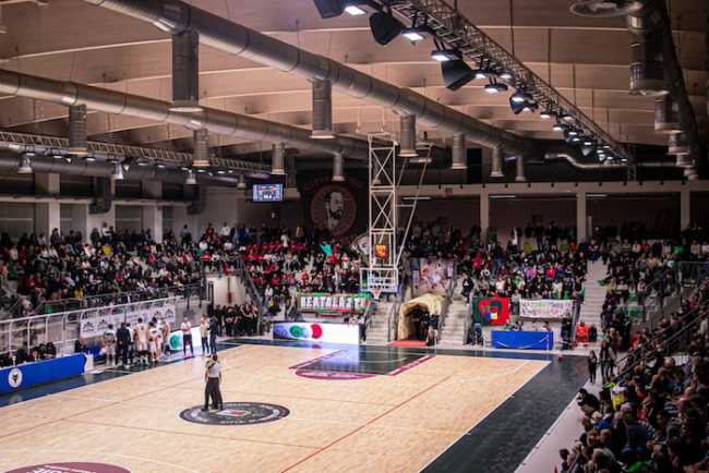 Palasport gravellona tifosi