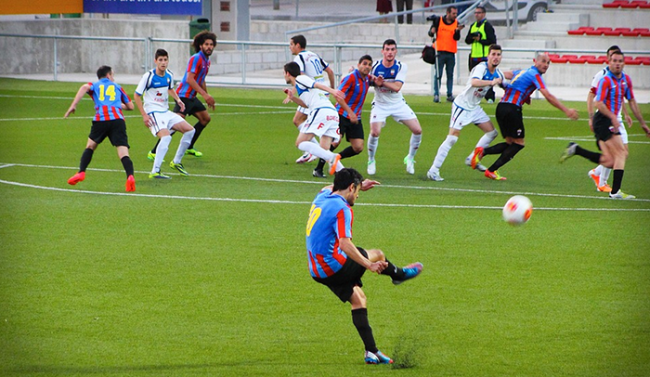 calcio punizione campo