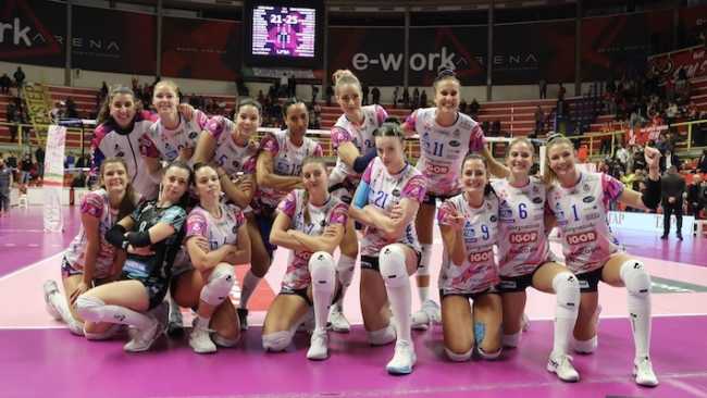 igor squadra maglia bianca foto