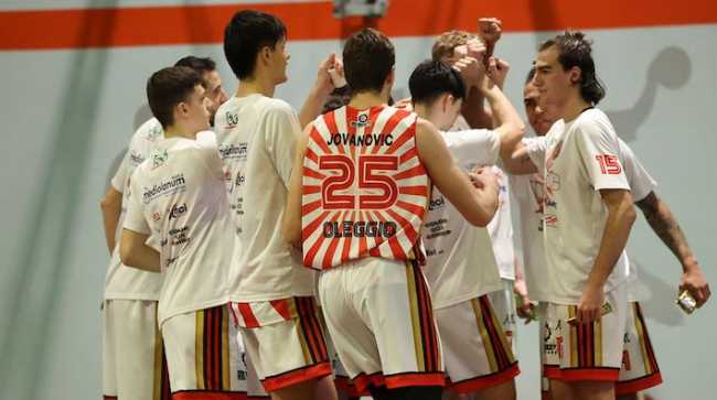 omb gruppo mani incitare