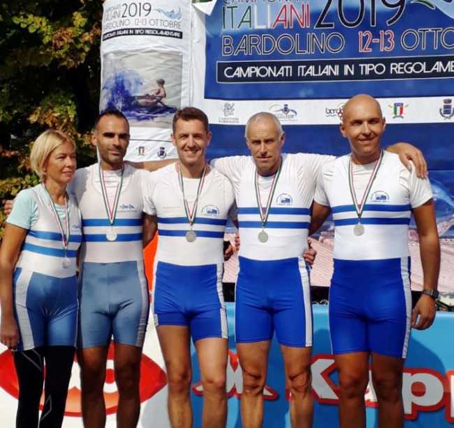 sola e spadoni a destra