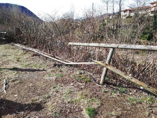 staccionata rotta intra co palasport