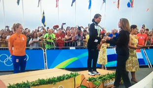 elisa podio consegna