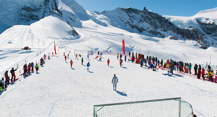 A Macugnaga Italia- Svizzera, la partita di calcio più alta d'Italia giocata sulla neve