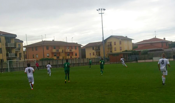 Primo tempo: la Juve Domo pareggia 1-1 col RoCe. In gol Deri e Casas