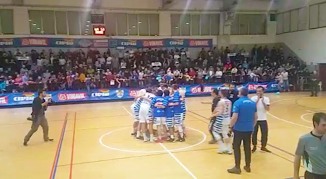 vinavil cipir squadra abbraccio centro