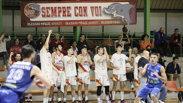 oleggio magic basket tifo squadra
