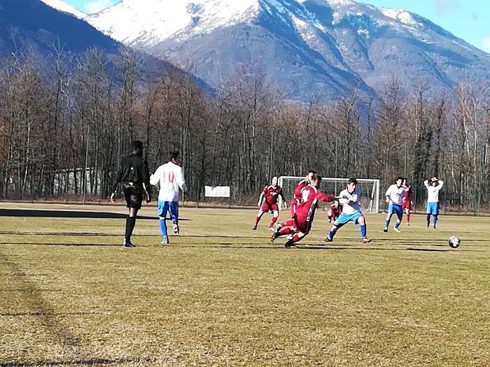 Varzese raggiunta dalla Mergozzese. L'anticipo termina 2-2
